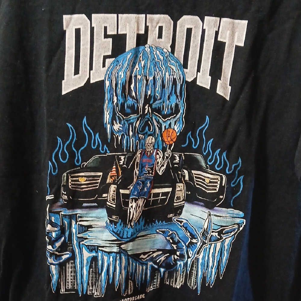 Detroit Motorcade Basketball Graphic Short Sleeved T-Shirt (L)